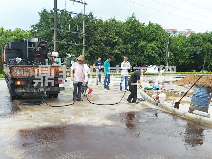 同创滨楼盘外围道路施...